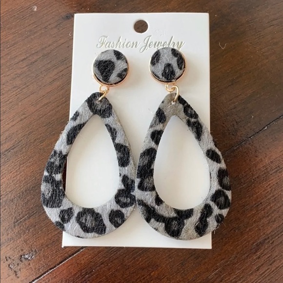 Jewelry - Leopard Print Faux Earrings